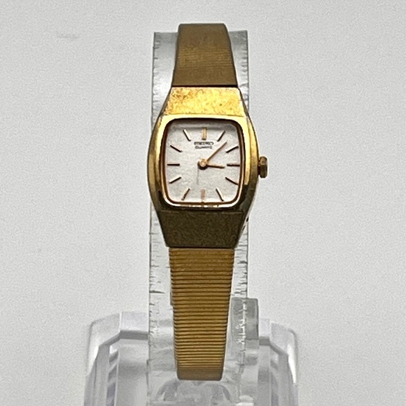 Seiko Vintage Ladies Petite Gold tone Square Watch Working - Picture 1 of 11